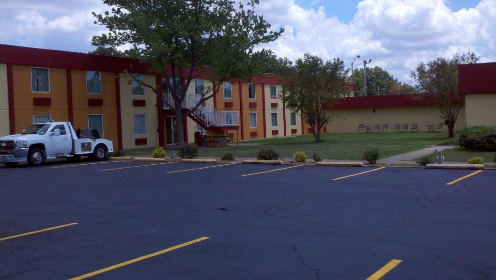 Country Garden & Suites-Benton Exterior photo