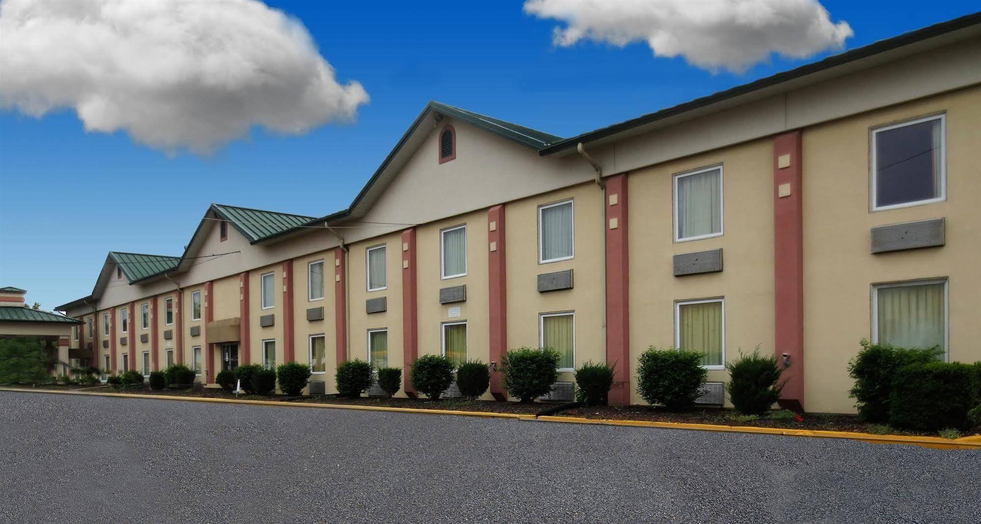 Country Garden & Suites-Benton Exterior photo
